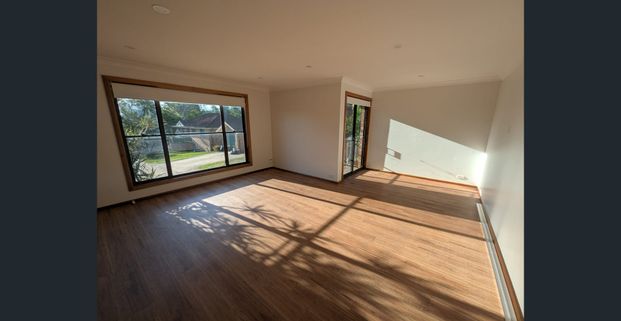 Neat Villa in a Quiet Complex - Photo 1