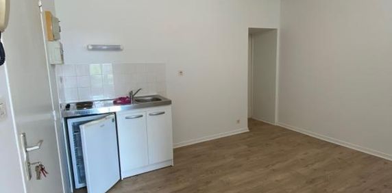Location Appartement 1 pièce 28m² CHATEAUBRIANT 44110 - Photo 2