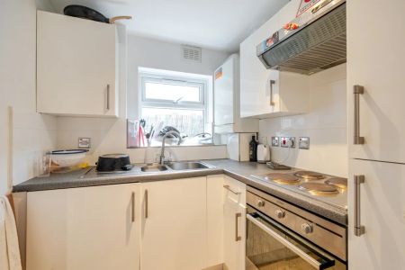 1 bedroom flat to rent - Photo 2