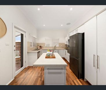 Elegant Mosman Residence in Prestigious Harbour-Side Setting - Photo 4