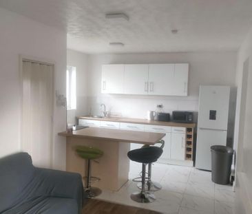 4 bedroom terraced house to rent - Photo 6