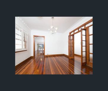 28 Ernest Street, Camp Hill, Qld 4152 - Photo 2