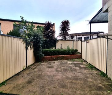 Three bedrooms Townhouse for Rent - Photo 6