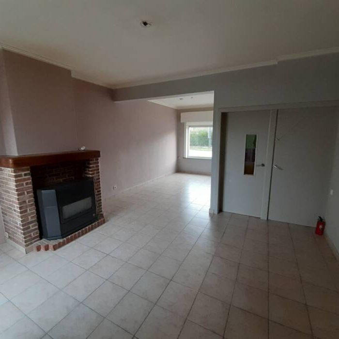 Gezellige woning met 3 kamers, 2 badkamers, tuintje en garage te Deinze - Foto 1