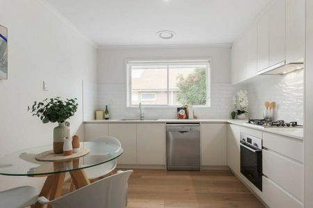 Modern Two-Bedroom Apartment in Convenient Ormond Location - Photo 3