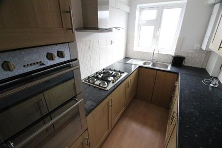 2 bedroom flat to rent - Photo 4