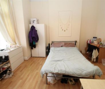 3 bedroom flat to rent - Photo 4