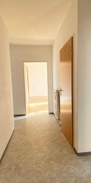 Geförderte 3-Zimmerwohnung mit Loggia und Einzelgarage - Photo 1