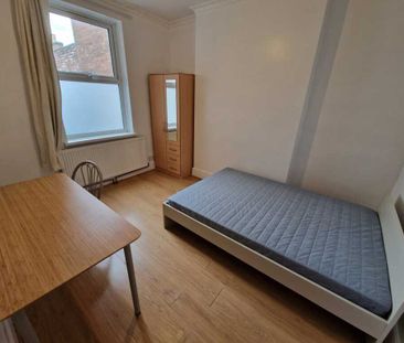 5 Bed Student Accommodation - Photo 5