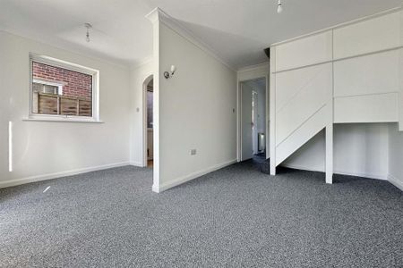 3 bedroom semi-detached house to rent - Photo 5