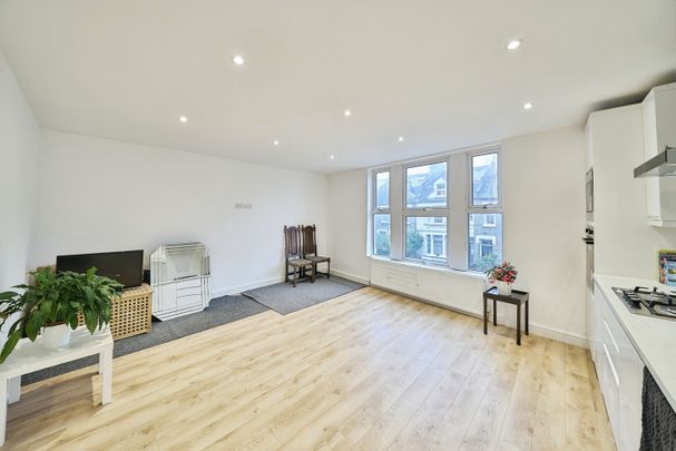 2 Bed Terraced House, Lower Richmond Road, SW15 - Photo 1