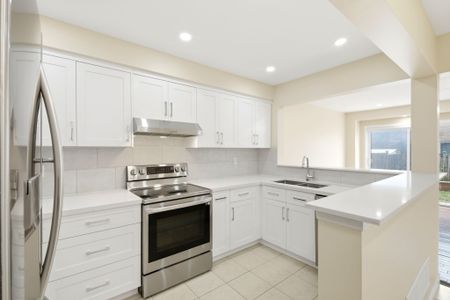 For Lease - 212 Venice Gate Drive, Vaughan, Ontario - Photo 5