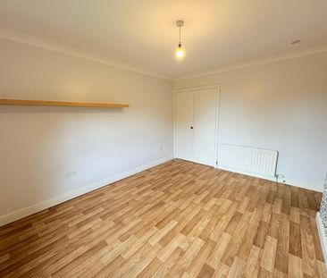4 bedroom detached house to rent - Photo 2