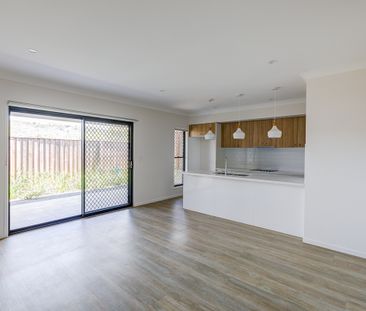 Large 2 Bedroom Duplex! - Photo 3