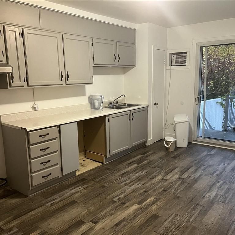 5 1/2 rénové, à 5 mn à pied du métro Fabre, des commerces et grands parcs - Photo 1