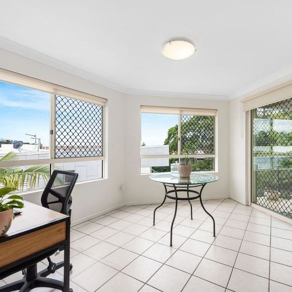 Top-Floor Spacious 3-Bedroom Apartment in Teneriffe - A Lifestyle to Love! - Photo 1