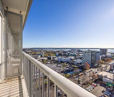 City Living with Harbour Views - Photo 4