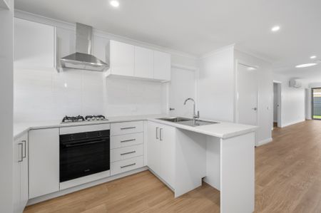 Modern 3x2 Home In Somerville - Photo 3