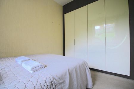 3 bedroom flat to rent - Photo 3