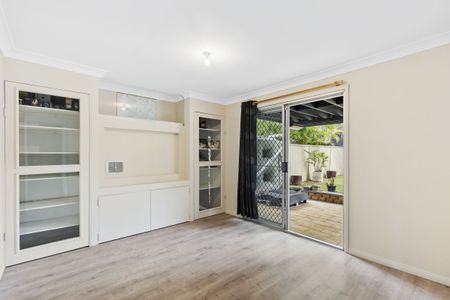 5 BEDROOM HOME & THE POOL - Photo 2