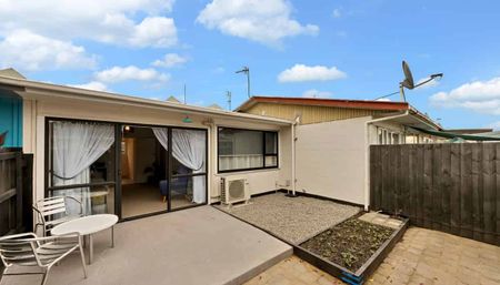 Modernised and Cosy! - Photo 3