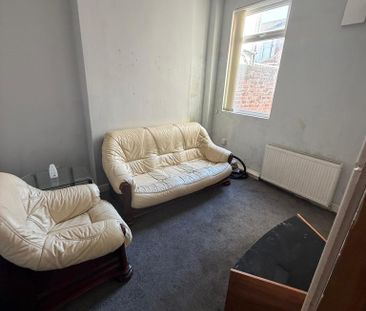 4 bedroom house of multiple occupation to rent - Photo 1