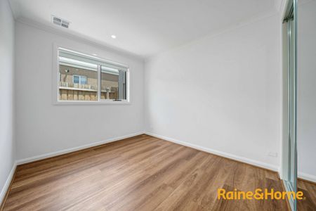 Stunning, Oversized 4-Bedroom Family Home in Peaceful Stonehill Estate - Photo 5