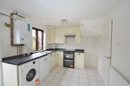 3 bedroom semi-detached house to rent - Photo 5