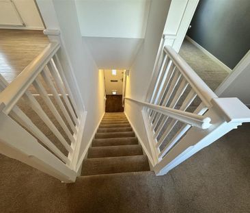 2 bedroom coach house to rent - Photo 1