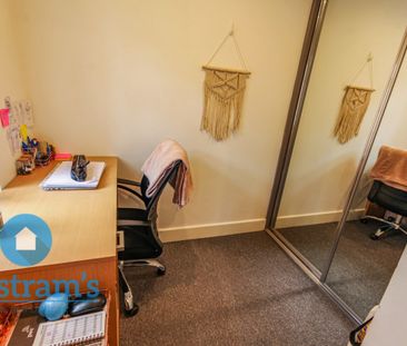 3 bed Apartment for Rent - Photo 6