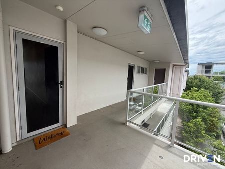 Fully Furnished & Equipped 1-Bedroom Apartment in the Heart of East Victoria Park - Photo 5