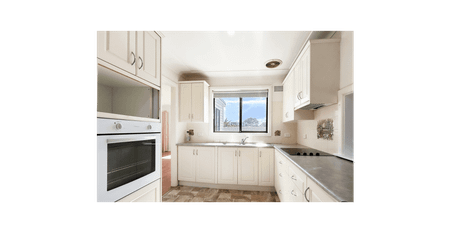 3 Bedroom Home in Ultra-Convenient Location - Photo 3