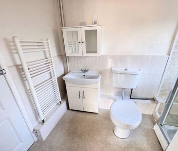 2 bedroom semi-detached bungalow to rent - Photo 3