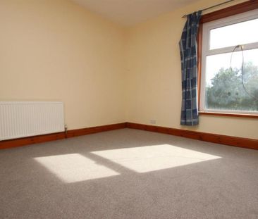 Radfield Avenue, Darwen - Photo 2