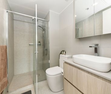 Contemporary Living With Amazing City Views - Photo 5