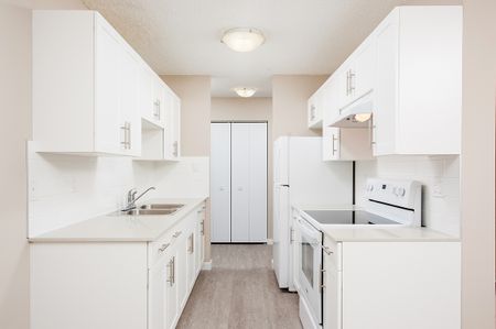 Castle Harbour - Photo 2