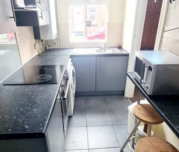 3 Bed - 29 Harold Place, Hyde Park, Leeds - LS6 1PQ - Student - Photo 1