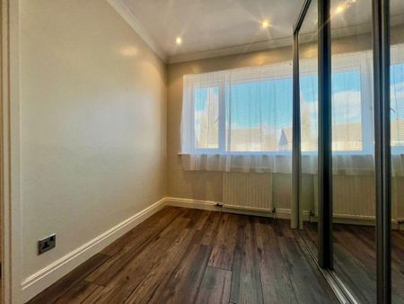 3 bedroom semi-detached house to rent - Photo 4