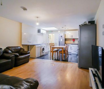 7 bedroom end of terrace house to rent - Photo 1