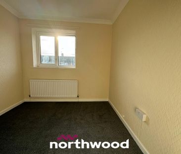 3 bedroom end of terrace house to rent - Photo 4