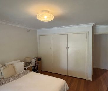 Blackburn South - Photo 2