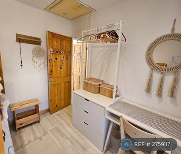 2 bedroom semi-detached house to rent - Photo 6