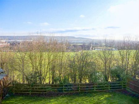 4 bedroom detached house to rent - Photo 2