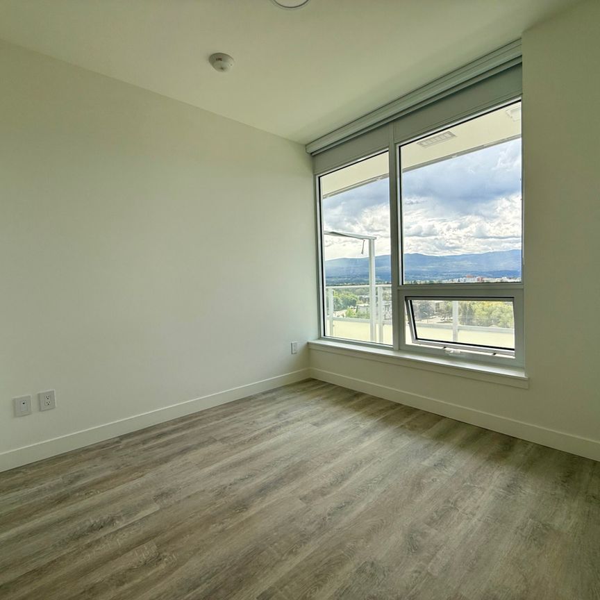 Brand New 1 Bdrm facing South w/ Lakeview at Water St by the Park - Photo 1