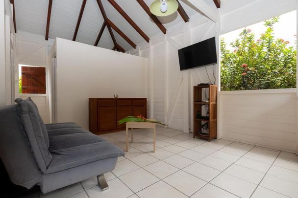 Location Maison 2 pièces 55m² STE ROSE 97115 - Photo 1