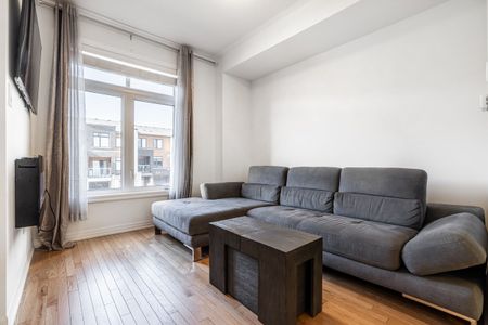 For Lease - 123 Bravo Lane, Newmarket, Ontario - Photo 4