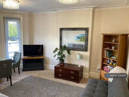 3 bedroom flat to rent - Photo 2