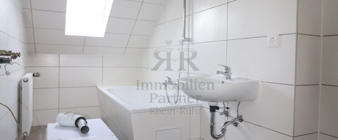 Ausgefallenes 1-Zimmer-Apartment im Dachgeschoss eines Mehrfamilienhauses! - Photo 1