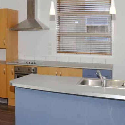 TERRACED HOUSE ON 3 LEVELS - Photo 1