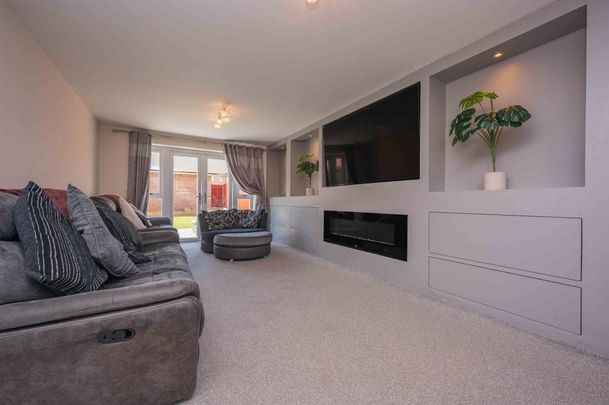 5 bedroom detached house - Photo 1